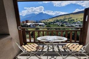 Outdoor dining - Stay in Hameau de la Meije (Les Deux Alpes)