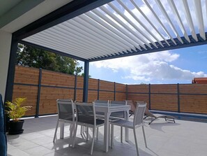 Outdoor dining - VILLA 4* BON AIR Surrounded by nature and close to the sea. (Bouillante)