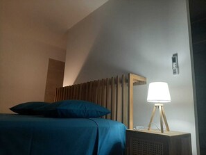 3 bedrooms, iron/ironing board, travel cot, free WiFi