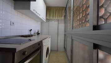 Refrigerador, microondas, horno y cafetera y tetera