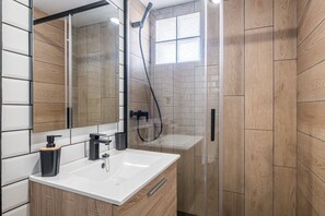 Douche, serviettes fournies