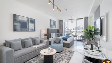 Luxury-Studio, Balkon, Stadtblick | Laptopgeeigneter Arbeitsplatz, kostenloses WLAN