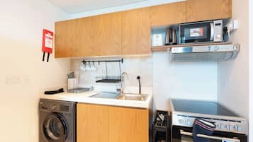 Tetera eléctrica y tostadora