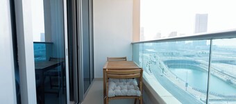 Bloomfields Premium STU Canal View