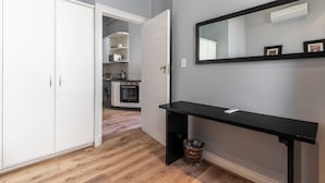 Standard Apartment, 1 Bedroom, Non Smoking, City View | In-room safe, laptop workspace, free WiFi, bed sheets - Long Street Self Catering Apartments (Cape Town)