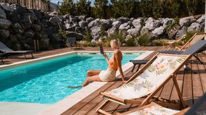 En säsongsöppen utomhuspool