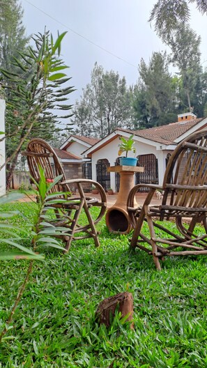 Property grounds - Cozy House, soothing accommodation, delicious meals, vibrant cultural tours (Nairobi)