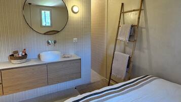 2 chambres, fer et planche Ă repasser, Wi-Fi, draps fournis