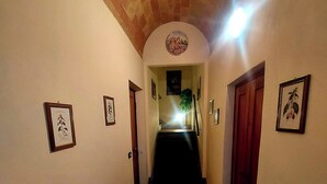 Interior - Charming San Gimignano Apartment With City Views (San Gimignano)