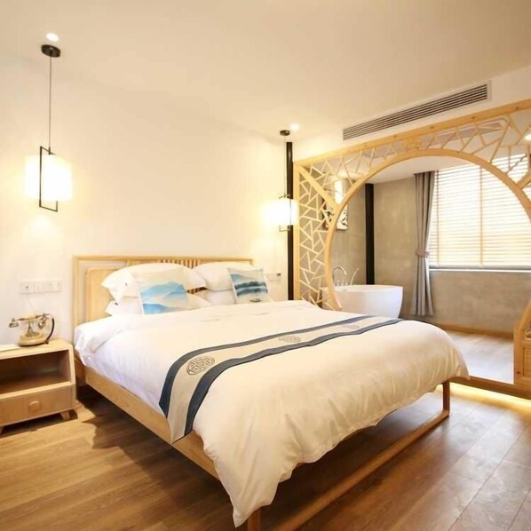 Comfort Double Room, Lanai, Courtyard View | Iron/ironing board, free WiFi - shierpusu (Shaoxing)