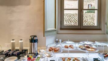 Free daily cooked-to-order breakfast