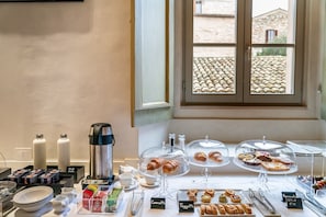 Free daily cooked-to-order breakfast - Palazzo Sbaraglini (Assisi)