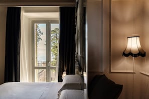 Suite, Balcony | 1 bedroom, minibar, in-room safe, desk - Palazzo Sbaraglini (Assisi)