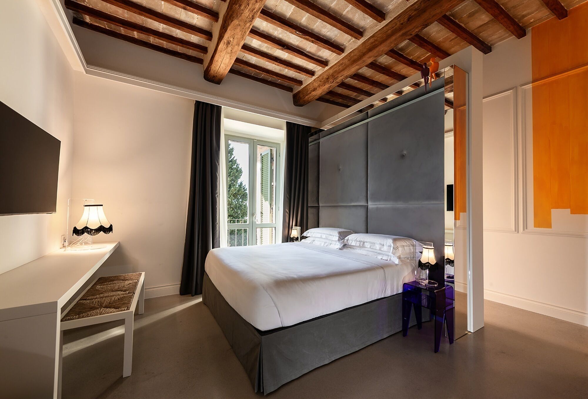 Suite, Balcony | 1 bedroom, minibar, in-room safe, blackout drapes