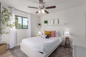 3 bedrooms, desk, iron/ironing board, travel crib - The Greystone on Osborn | Heated Pool + Firepit (Scottsdale)