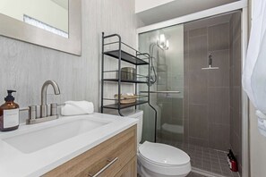 Shower, hair dryer, towels - The Greystone on Osborn | Heated Pool + Firepit (Scottsdale)