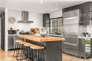 Fridge, microwave, oven, stovetop - Palo Verde Experience|Zen-Inspired Resort Oasis (Phoenix)