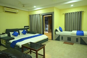 Desk, free WiFi - HOTEL M PLAZA DIGHA (Kanthi)