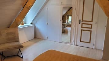 2 bedrooms, desk, iron/ironing board, free WiFi