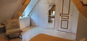 2 室のベッドルーム、デスク、アイロン / アイロン台、WiFi (無料)