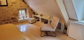 2 slaapkamers, een bureau, een strijkplank/strijkijzer, gratis wifi