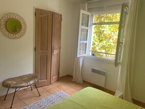 2 bedrooms, iron/ironing board