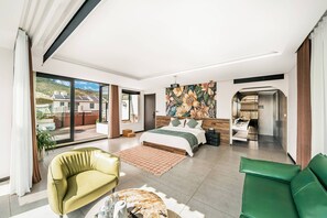 Classic Studio Suite, 1 Queen Bed, Courtyard View | View from room