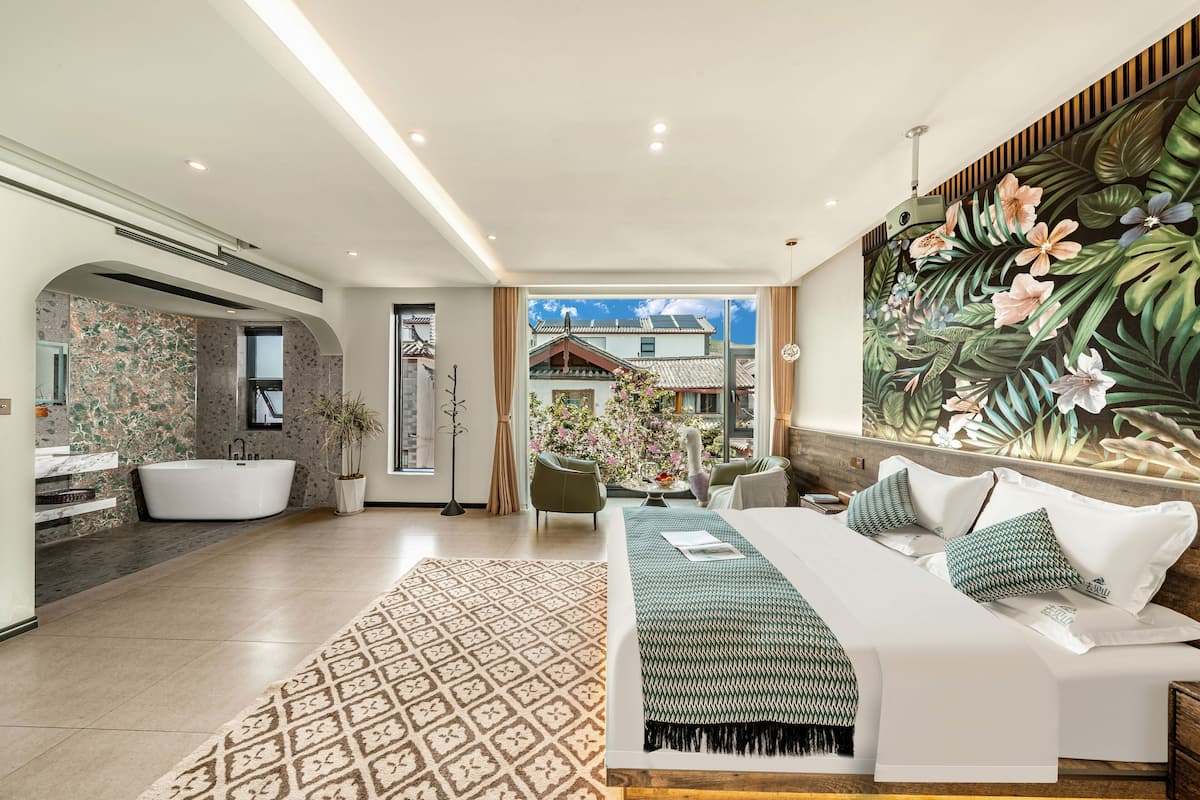 Classic Room, 1 Queen Bed, Smoking, Private Bathroom | Free WiFi