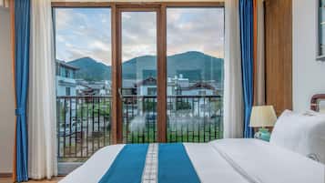 Standard Studio Suite, 1 Queen Bed, Smoking, Hill View | View from room