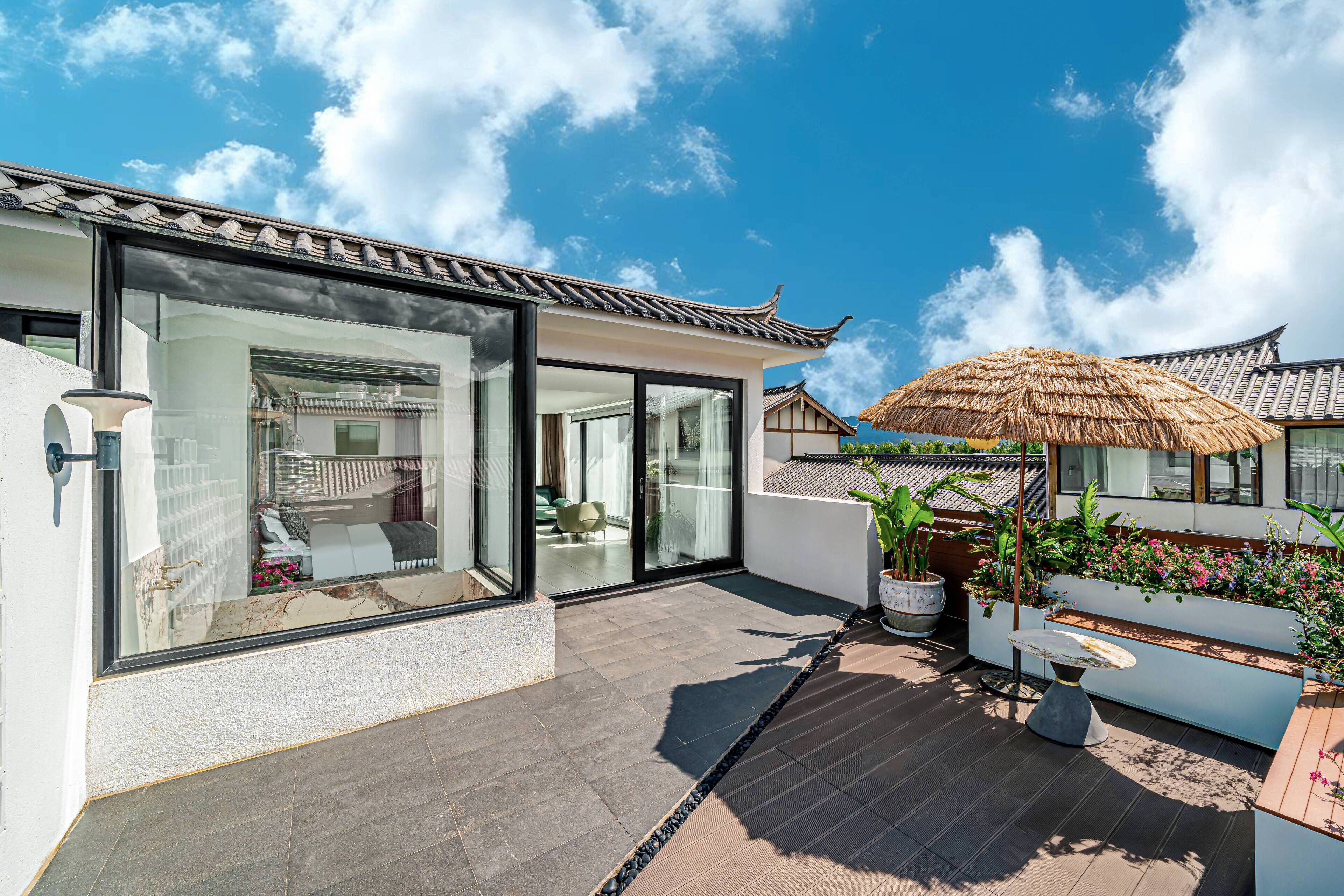 Classic Studio Suite, 1 Queen Bed, Courtyard View | View from room