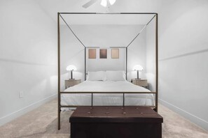 2 bedrooms, iron/ironing board, WiFi, bed sheets - CozySuites Modern 2BR, Nora Indianapolis #11 (Indianapolis)