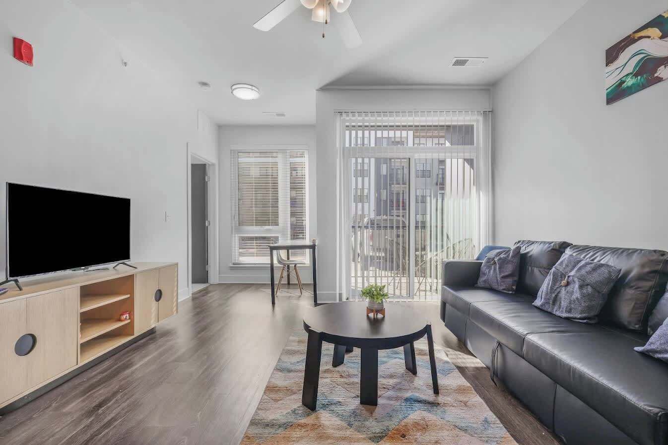 Een televisie en een kantoor