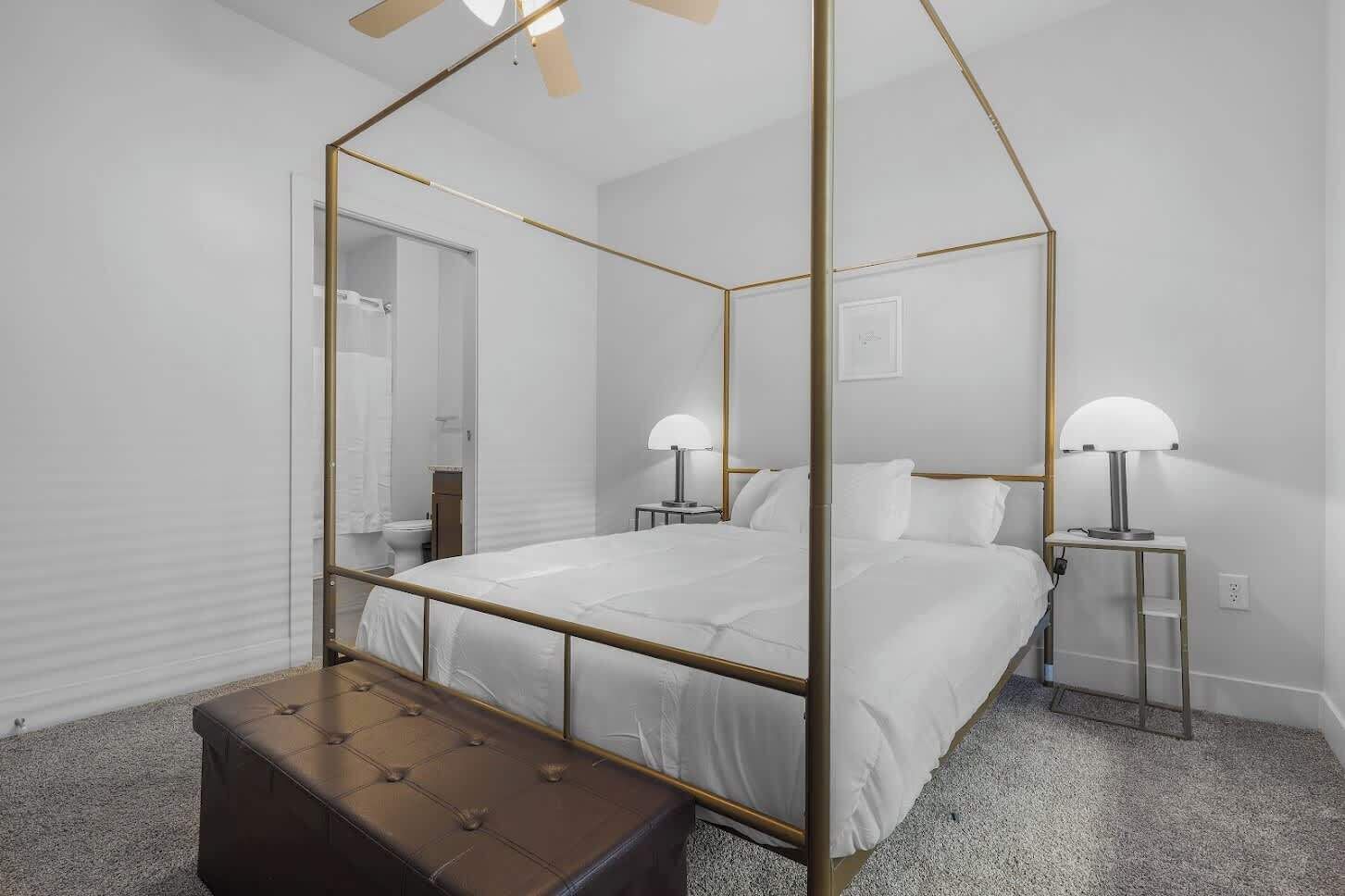 2 chambres, fer et planche à repasser, Wi-Fi, draps fournis