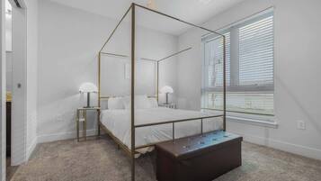 2 habitaciones, tabla de planchar con plancha, wifi y ropa de cama