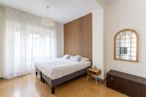 2 bedrooms, iron/ironing board, travel cot, WiFi