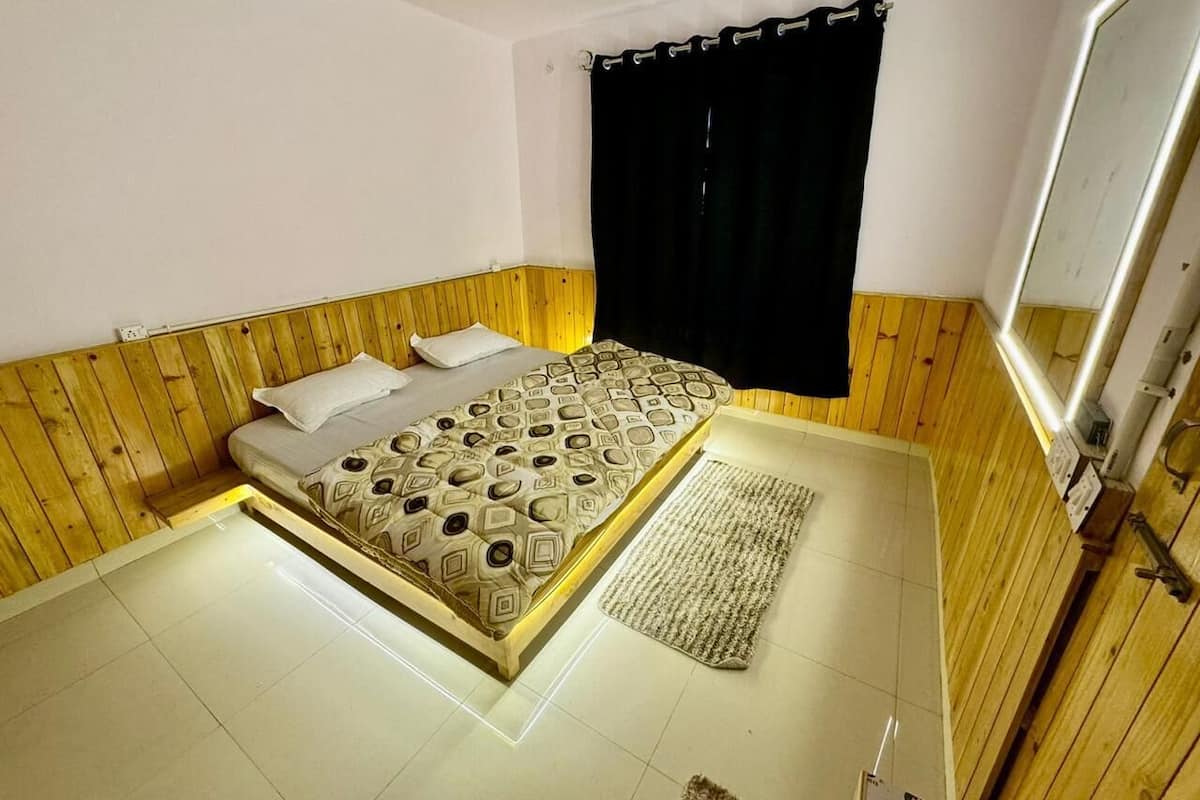 Chambre Deluxe | Literie de qualité supérieure, matelas mémoire de forme, bureau