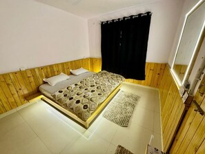 Deluxe Room | Premium bedding, memory foam beds, desk, free WiFi - Star Vibes Resort (Kasol)
