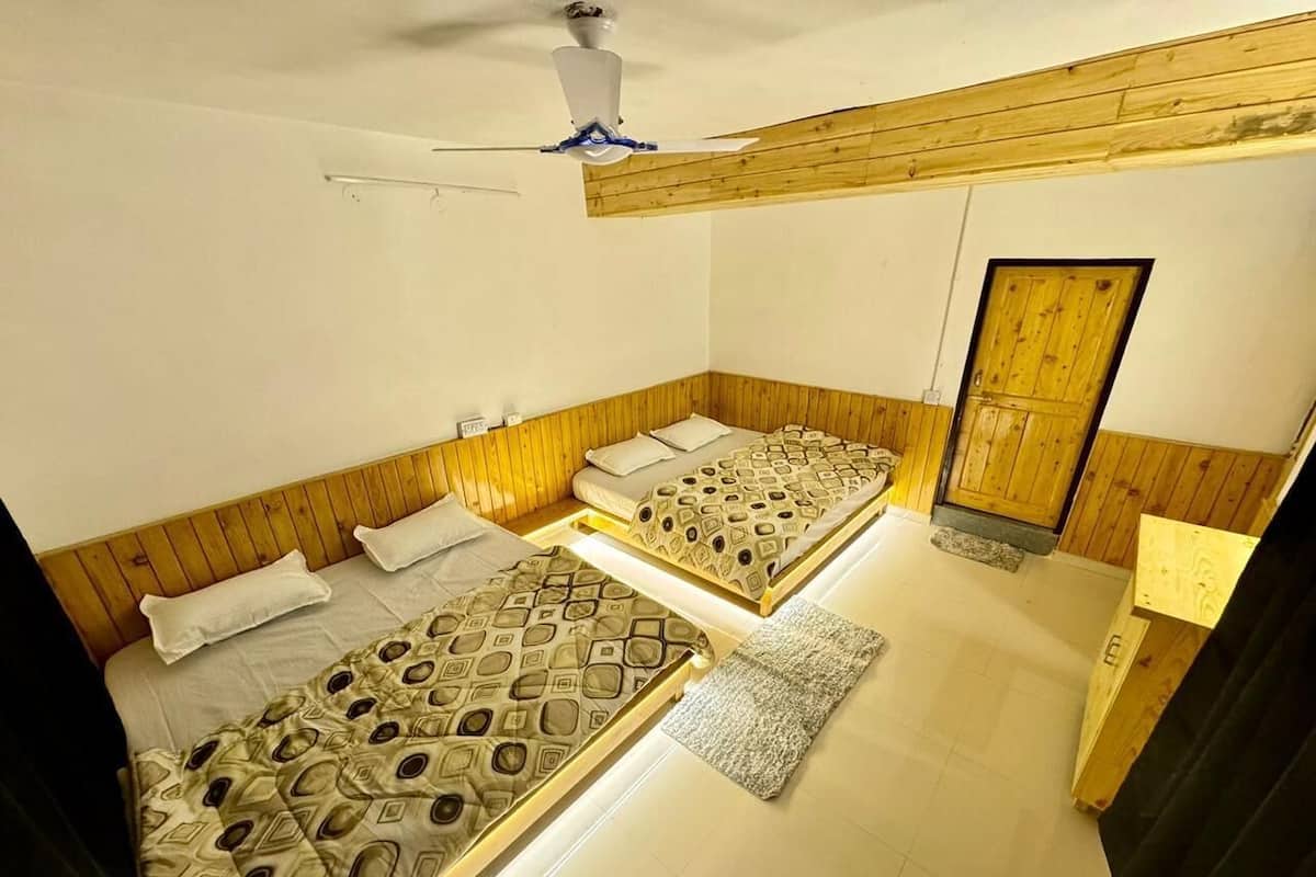 Chambre Familiale | Literie de qualité supérieure, matelas mémoire de forme, bureau