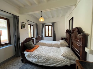 5 bedrooms, desk, iron/ironing board, travel cot