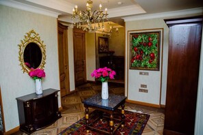 33-inch LED TV with satellite channels - Royal Historical Palace Hotel  (Baku)