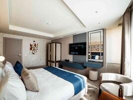 Appartement, 3 slaapkamers, balkon, uitzicht op stad | Lakens van Egyptisch katoen, luxe beddengoed, donzen dekbedden