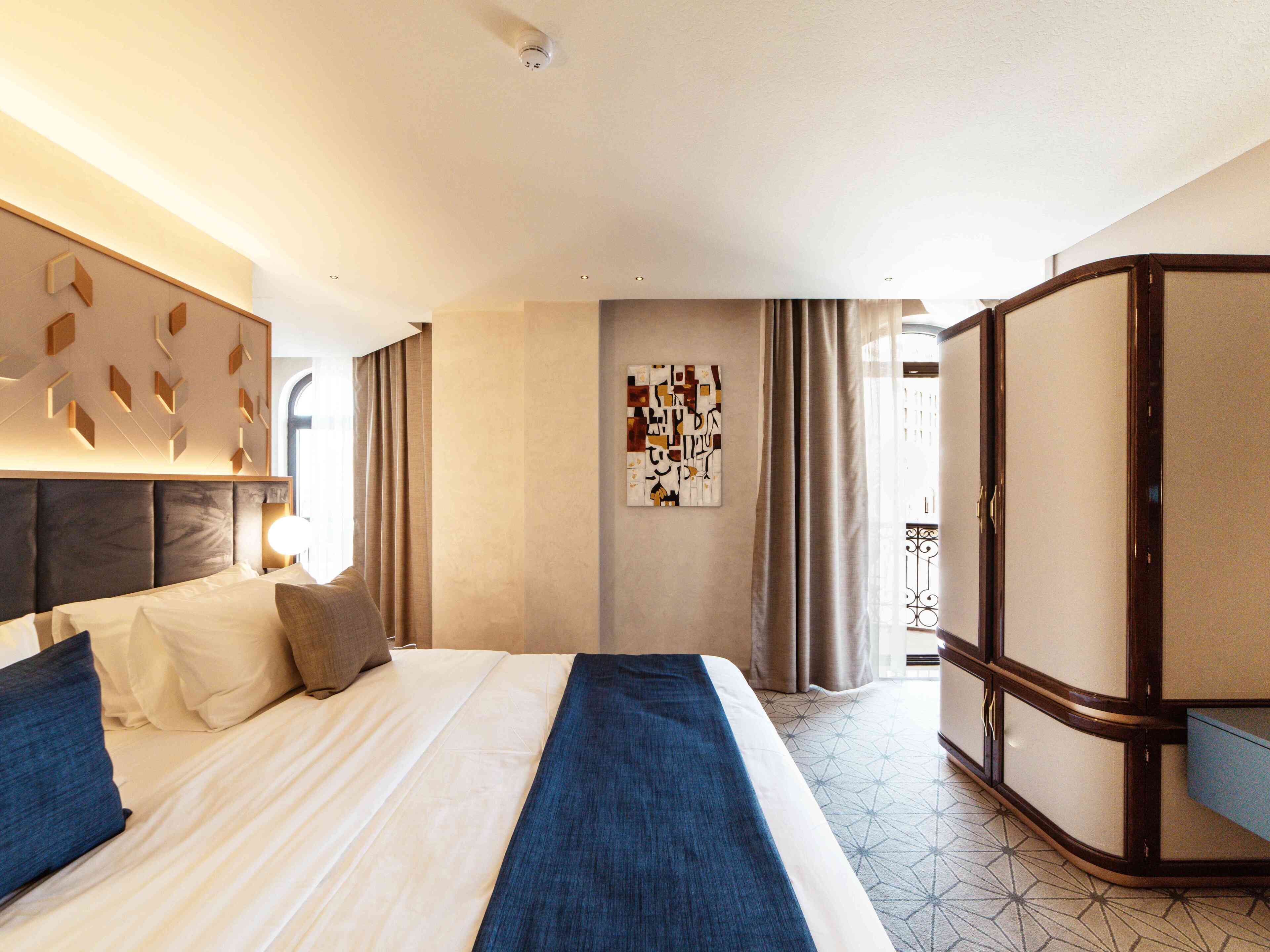 Suite Royal, balcón, vistas a la ciudad | Sábanas de algodón egipcio y ropa de cama de alta calidad