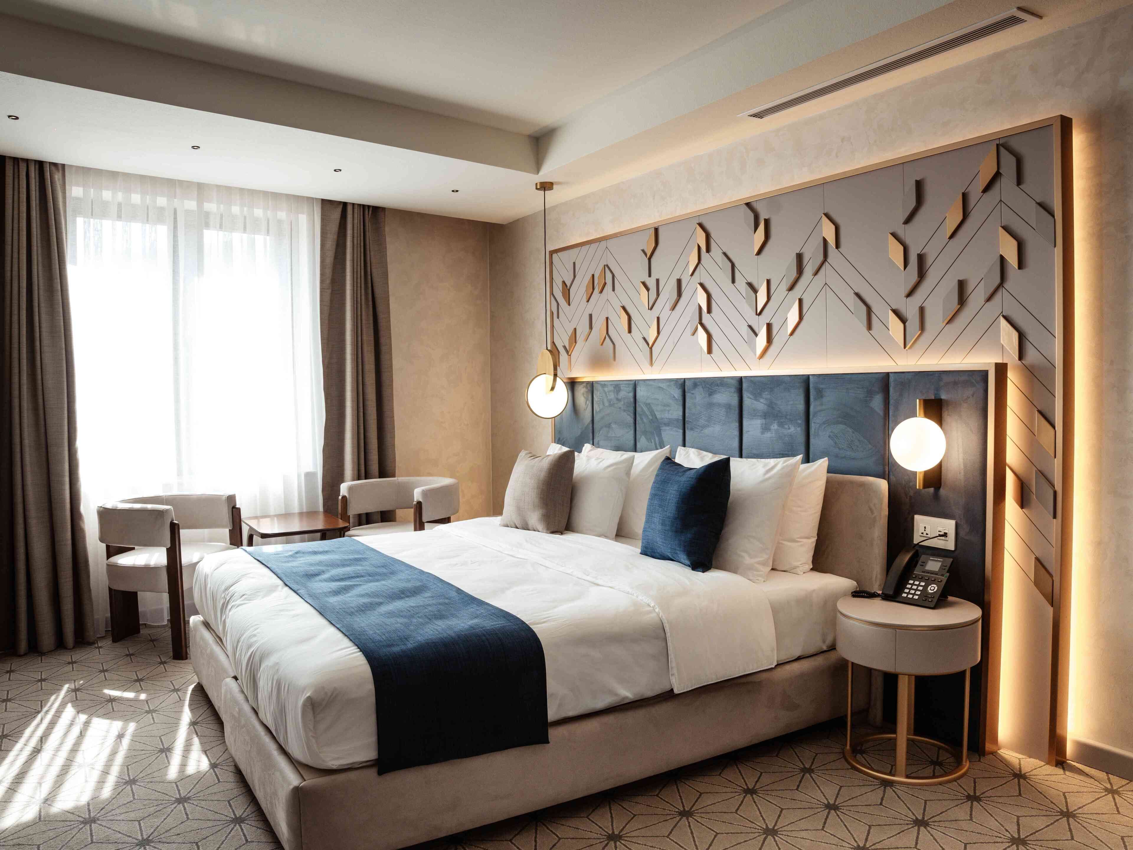 Habitación Deluxe con 1 cama doble o 2 individuales, no fumadores, vistas a la ciudad | Sábanas de algodón egipcio y ropa de cama de alta calidad