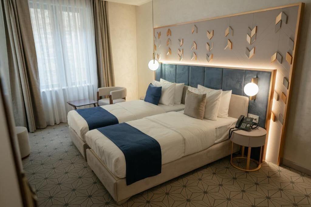 Habitación Deluxe con 1 cama doble o 2 individuales, no fumadores, vistas a la ciudad | Sábanas de algodón egipcio y ropa de cama de alta calidad