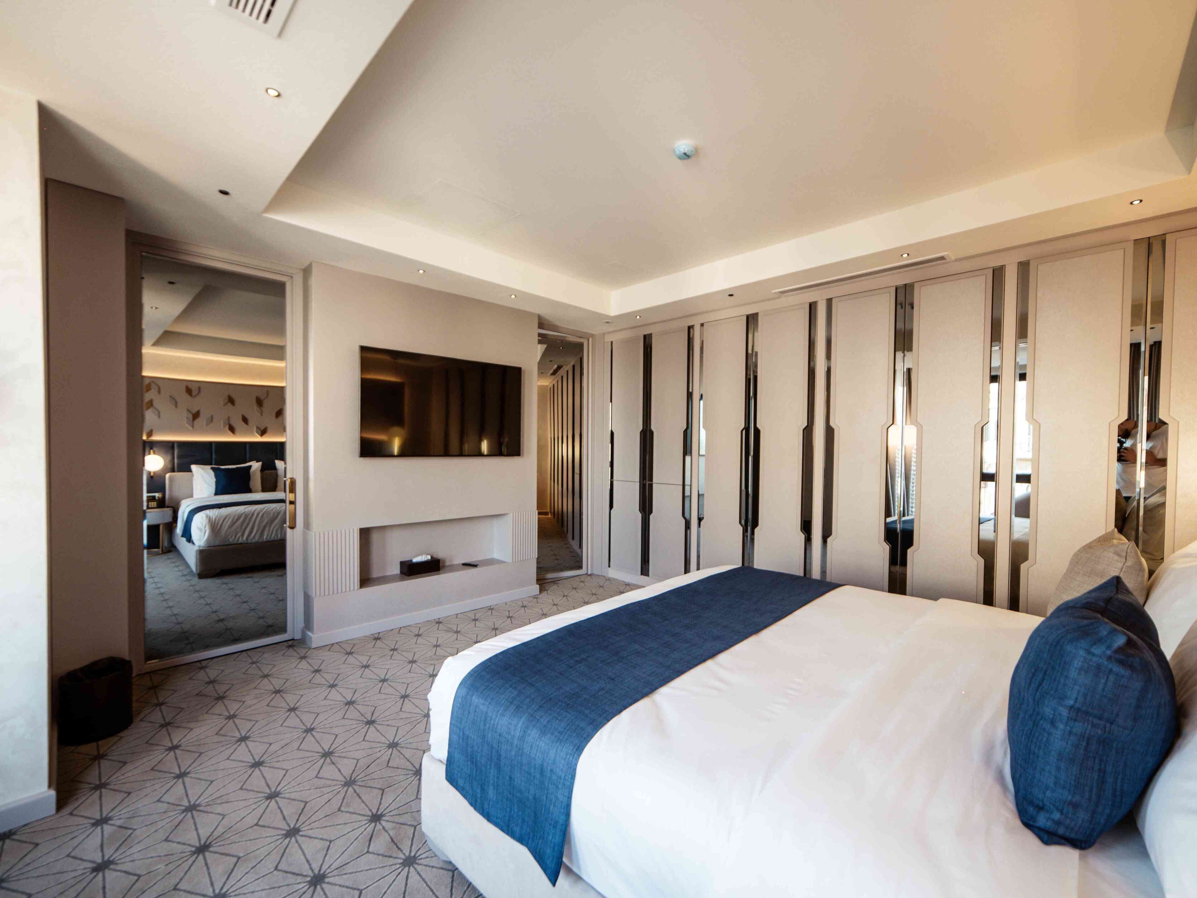 Suite Premium, 2 habitaciones, vistas a la ciudad | Sábanas de algodón egipcio y ropa de cama de alta calidad