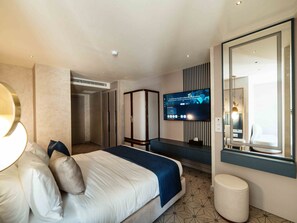 Deluxe Suite, Jetted Tub, City View | Egyptian cotton sheets, premium bedding, down comforters - Meridian Luxury Boutique Hotel (Baku)