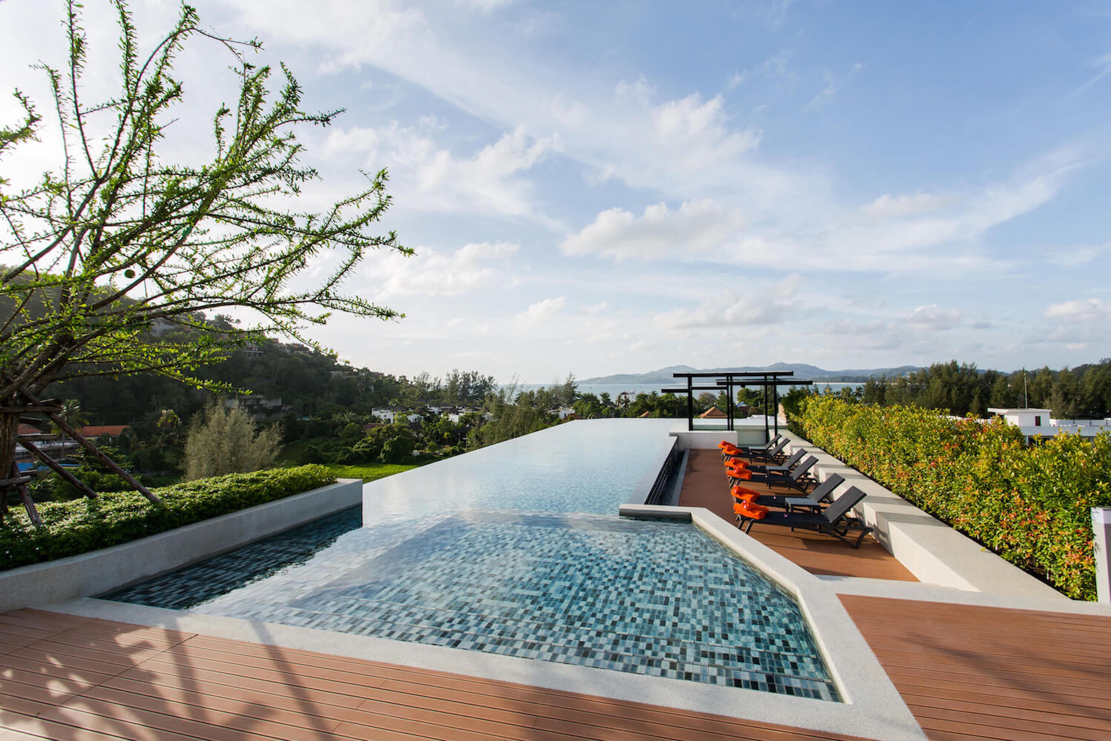 Hồ bơi sân thượng