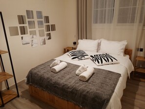 3 bedrooms, iron/ironing board, WiFi, bed sheets - AkisPlace. 
3 bedroom apt fully rennovated, cozy and comfortable place to stay. (Ioannina)