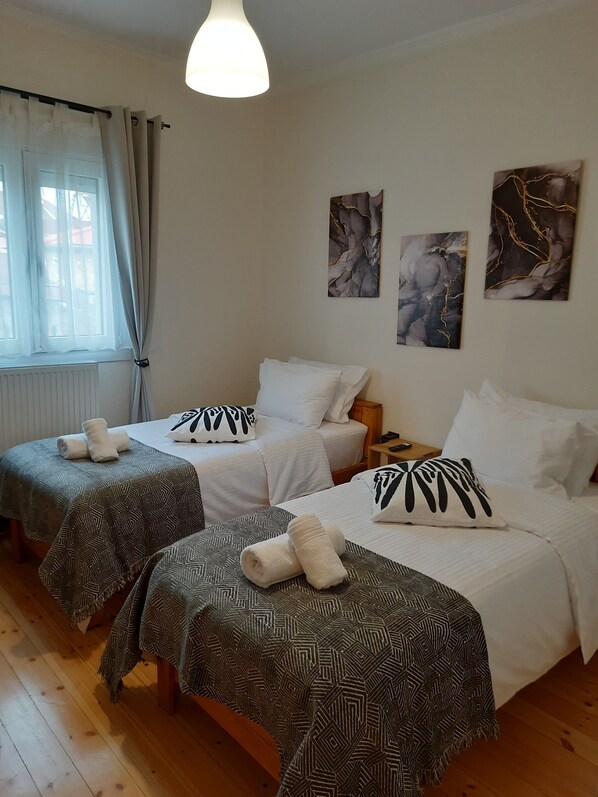 3 bedrooms, iron/ironing board, WiFi, bed sheets