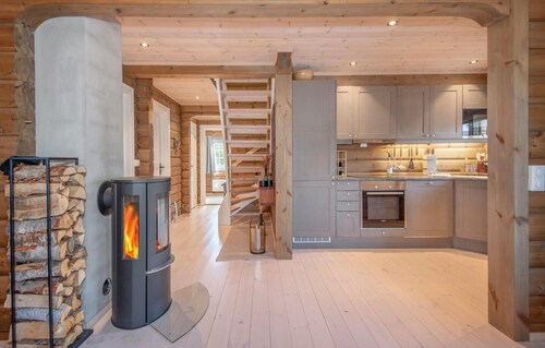 Amazing home in Lesjaskog with WiFi